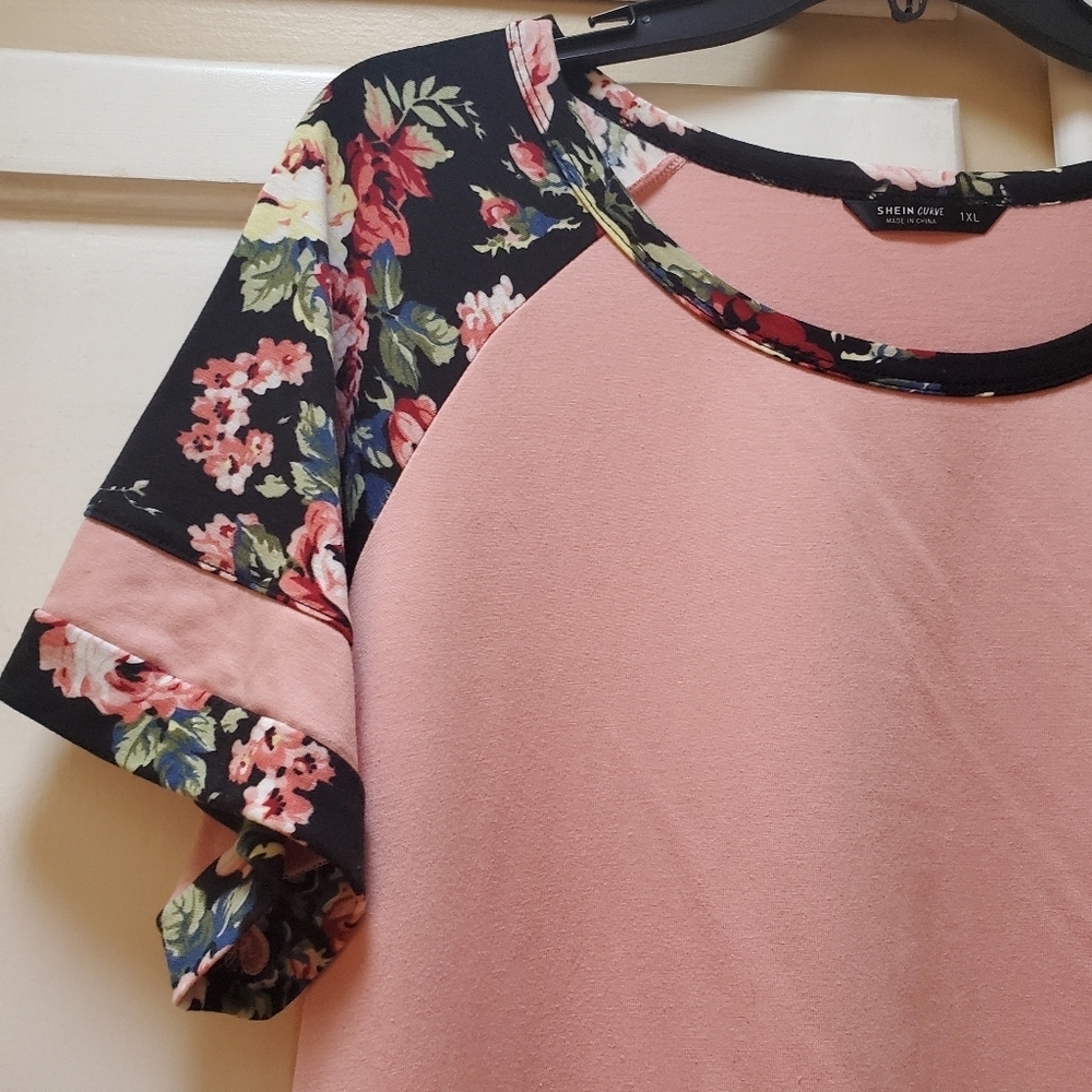 SHEIN Women's Short-sleeved Floral Print T-shirt - Picture 8 of 10